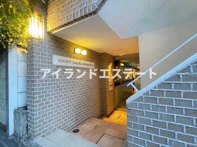 SOCIETY SAKURA-SHIMMACHI　独立洗面台　オートロックのロビー