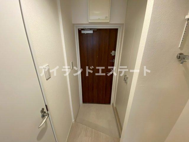 SOCIETY SAKURA-SHIMMACHI　独立洗面台　オートロックの玄関