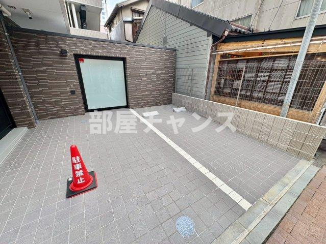 クレヴィスタ名古屋上前津の駐車場