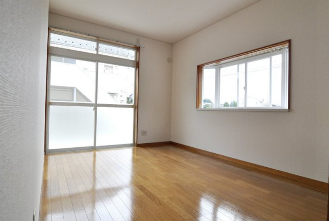 ルプチーニ松岡Ⅱの居間・リビング