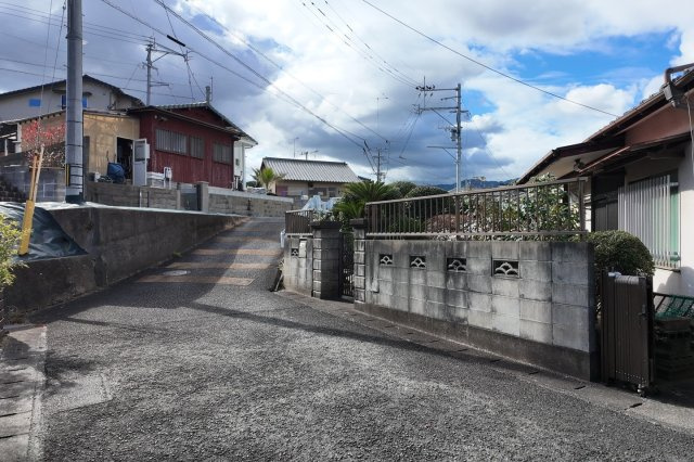 【土地】福岡市南区屋形原4丁目の前面道路含む現地写真|約73.57坪のゆとりある敷地