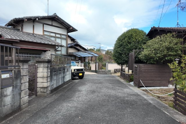 【土地】福岡市南区屋形原4丁目の前面道路含む現地写真