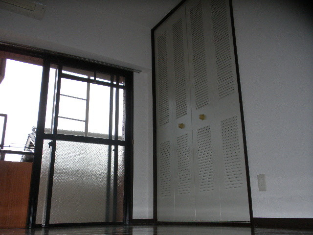 ロマネスク六甲の居間・リビング