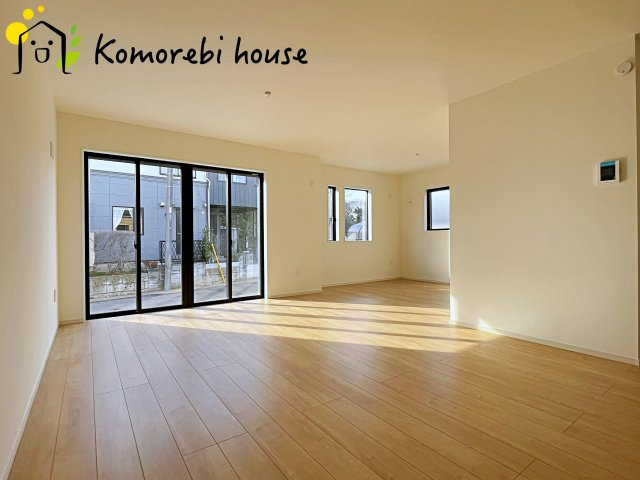 さいたま市西区宮前町　5期　新築一戸建て　ケイアイグレース　01の居間・リビング|26.2.21撮影済み