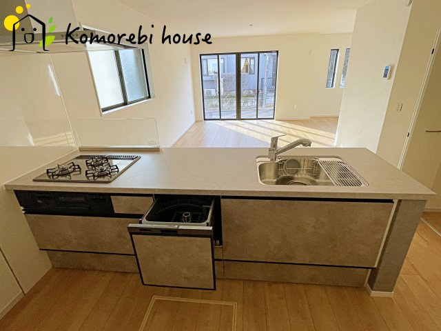 さいたま市西区宮前町　5期　新築一戸建て　ケイアイグレース　01のキッチン|26.2.21撮影済み