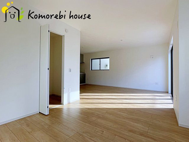 さいたま市西区宮前町　5期　新築一戸建て　ケイアイグレース　01の居間・リビング|26.2.21撮影済み