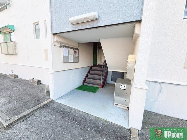 シルエ柏原のエントランス