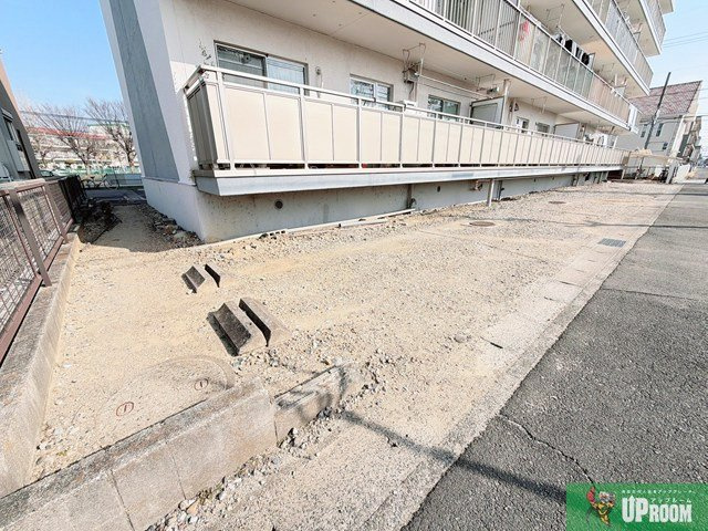 シルエ柏原の駐車場