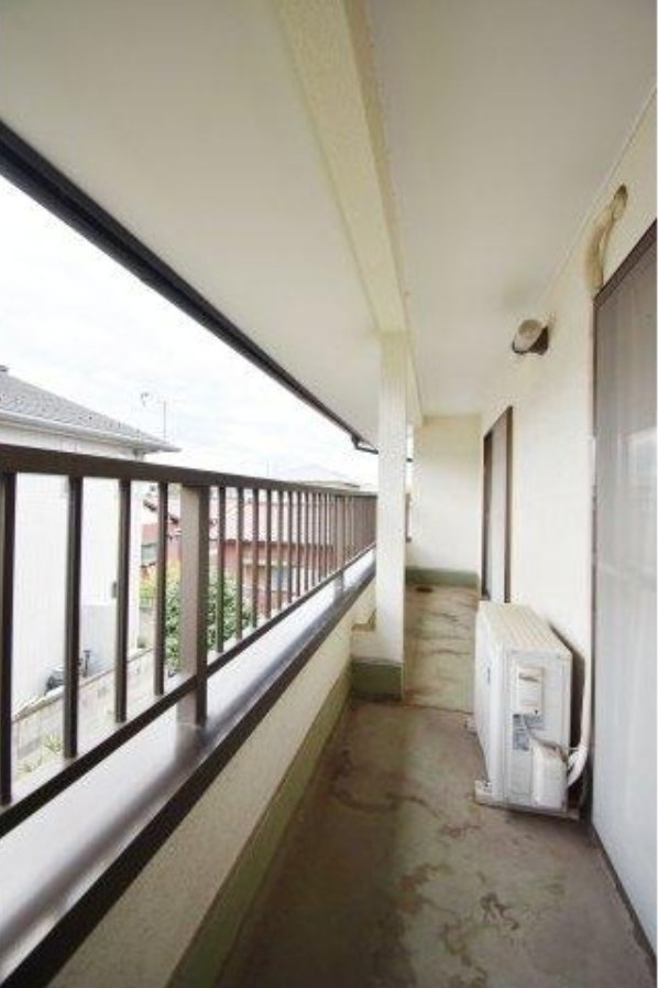 【中古戸建】前橋市大利根町1丁目のバルコニー|■バルコニー｜プライバシーが守られたインナーバルコニーは、くつろぎの空間としても、アウトドアの空間としても活躍をしてくれます。