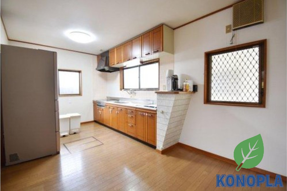 【中古戸建】前橋市大利根町1丁目の居間・リビング|■リビング｜時の流れと共に陽射しは装いを変え空間に新たな彩りを与えます。一日中家に居ても飽きることなく過ごすことができる素敵な空間です♪