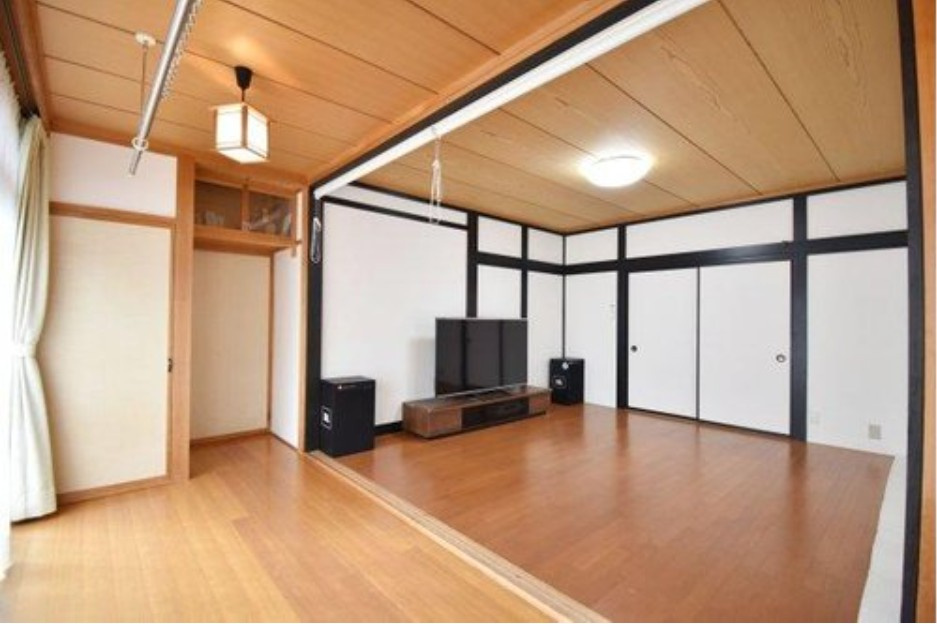 【中古戸建】前橋市大利根町1丁目の洋室|■1階洋室｜ナチュラルカラーの床です。模様替えなどとても楽しく工夫できます♪陽当たり、風通しもとても良いので毎日快適な生活スタートです！子供部屋にも良いですね♪