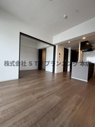 仲介手数料０円！CLOVER泉の居間・リビング