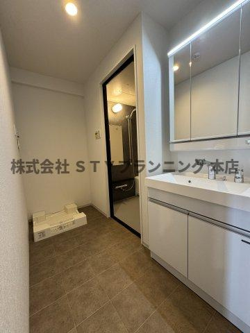 仲介手数料０円！CLOVER泉の洗面所