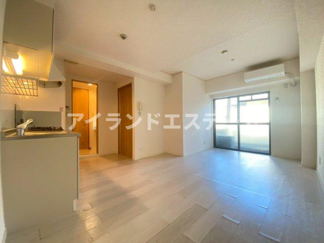 ミキハウス　オートロック　独立洗面台　角部屋の居間・リビング