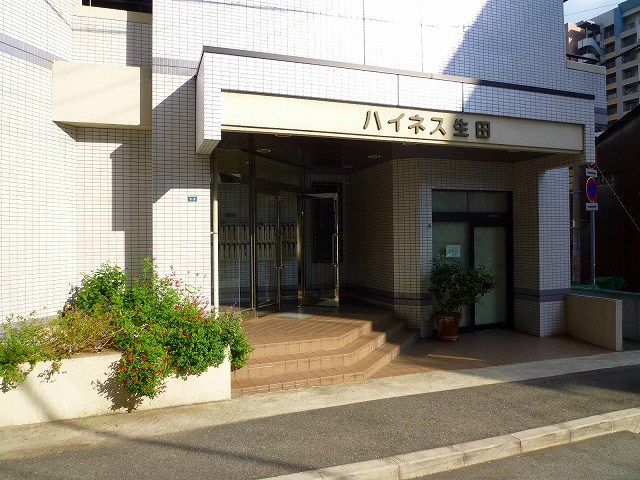 ハイネス生田の外観