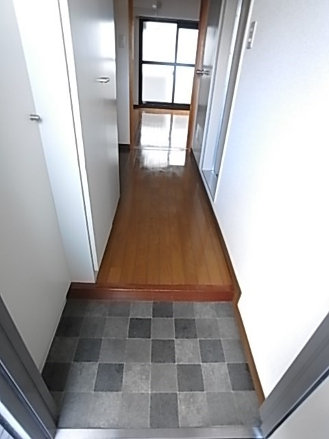 ハイネス生田の玄関