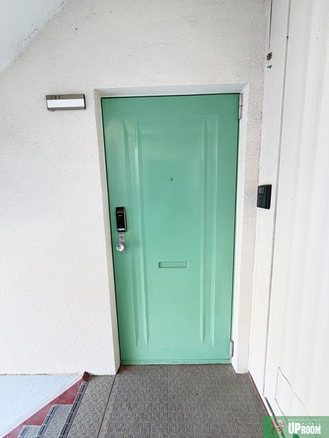 シルエ柏原の玄関