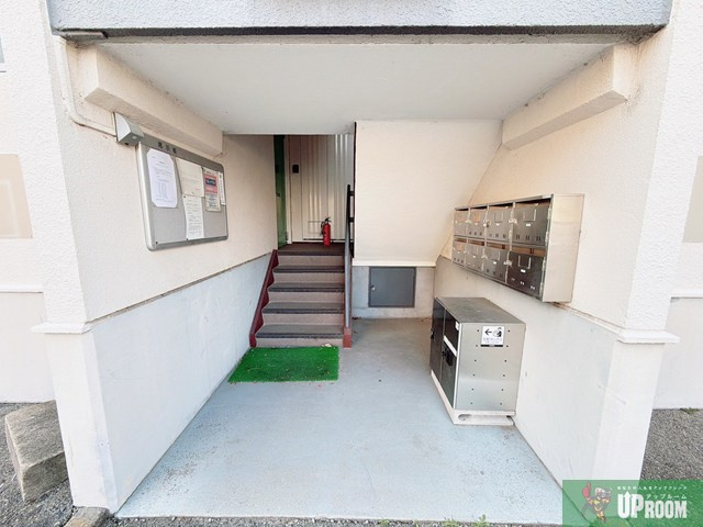 シルエ柏原のエントランス