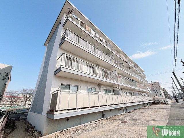 シルエ柏原の駐車場