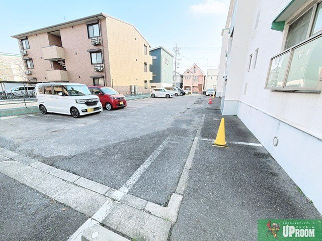 シルエ柏原の駐車場