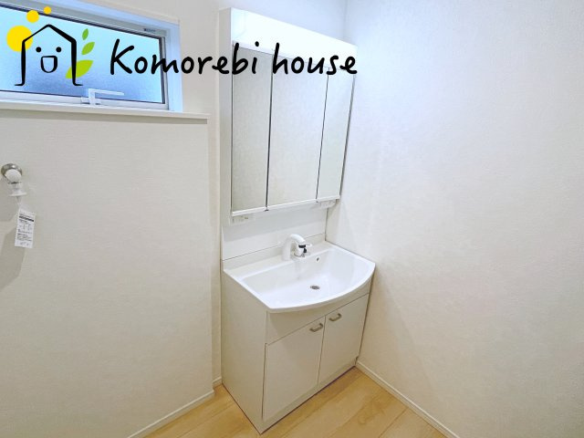 上尾市大谷本郷　第7　Ⅱ期　新築一戸建て　クレイドルガーデン　03の独立洗面台|独立洗面化粧台が付いています