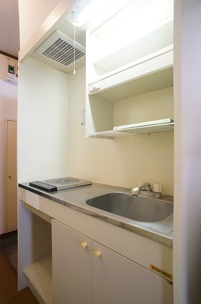 ツインコーポ谷津Ｂのキッチン|便利な1口電気コンロ付きです♪