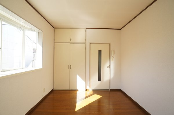 ツインコーポ谷津Ｂの寝室|白基調のキレイなお部屋です♪