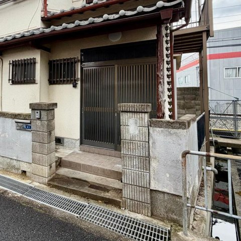 錦織南2丁目戸建のエントランス