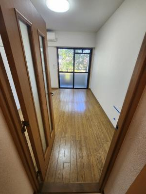 フラッツ7の居間・リビング|洋室