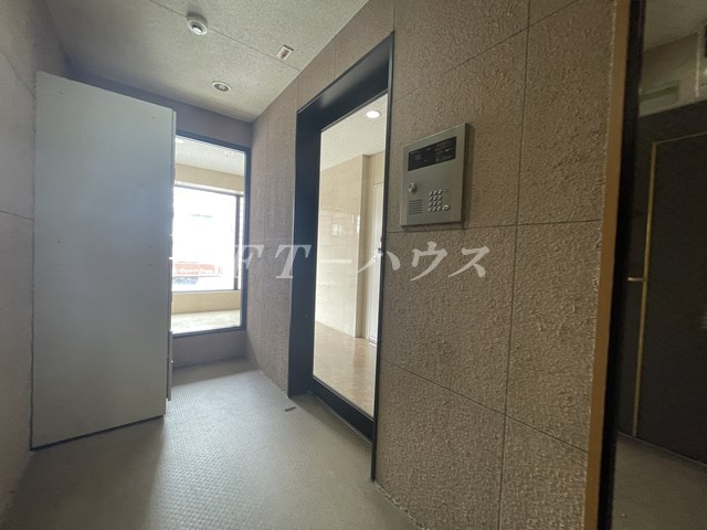 ボヌール大久保のエントランス