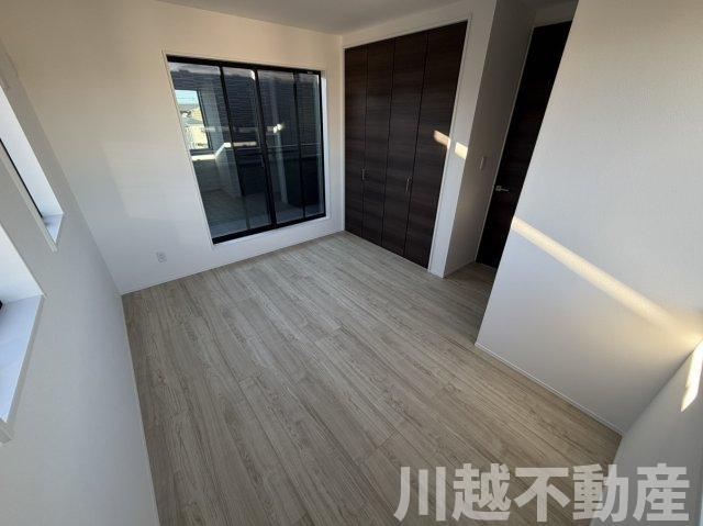 東南角地　陽当たり良好の洋室|お客様第一主義