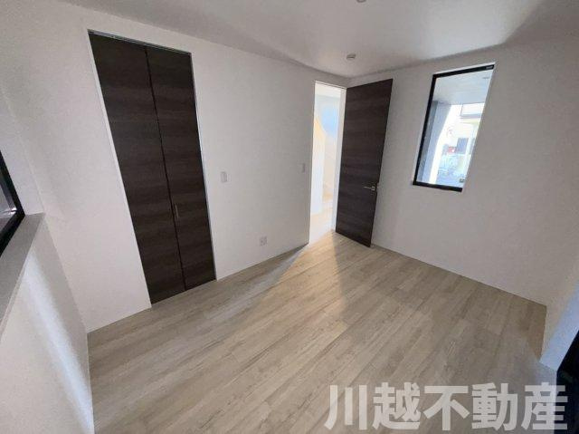 東南角地　陽当たり良好の洋室|キッズスペースございます！ご家族お揃いでご来店ください