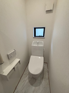 【トイレ】 | 神戸市西区樫野台6丁目　新築戸建A号棟　仲介手数料無料！ | 落ち着いた色調のトイレです