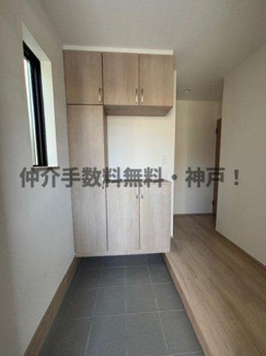【玄関】 | 神戸市西区樫野台6丁目　新築戸建A号棟　仲介手数料無料！ | 明るい玄関です