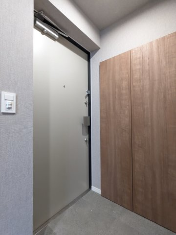 アルティザ上野毛の玄関|明るい玄関です