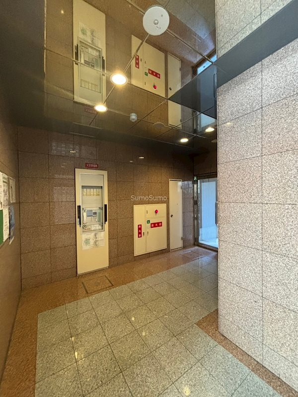 ドミール堺筋本町のロビー