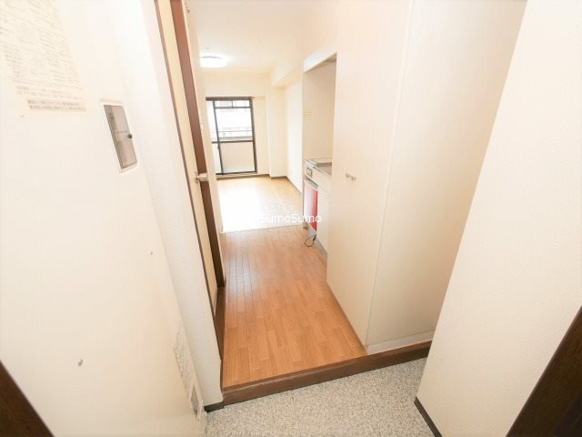 ドミール堺筋本町の玄関