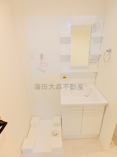 FS新蒲田2丁目ApartmentHouseの洗面所|独立洗面台　室内洗濯機置き場