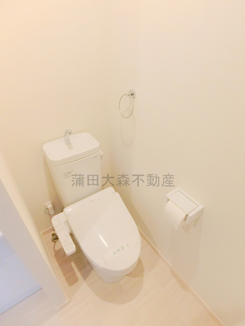 FS新蒲田2丁目ApartmentHouseのトイレ|温水洗浄便座付きのトイレ