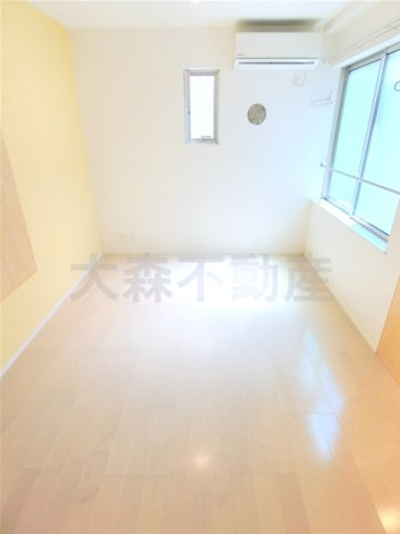 アクシオン大森の居間・リビング|角部屋2面採光の洋室7帖