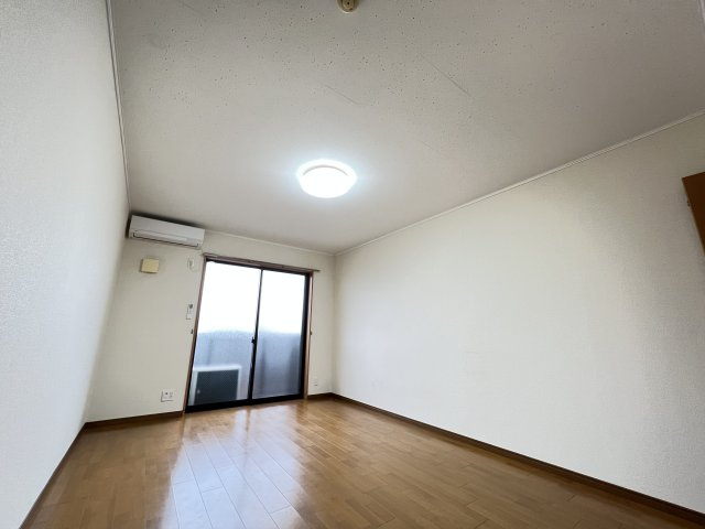 アムール翼の寝室