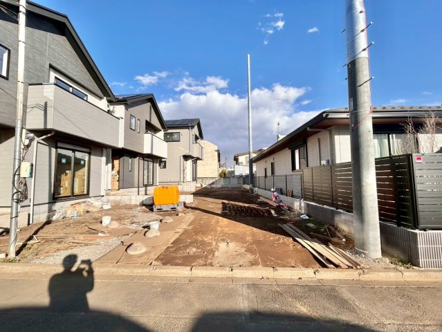 三鷹市牟礼5丁目　新築戸建　全3棟の前面道路含む現地写真|2026.1.11撮影

現地ご見学希望・資料請求などお気軽にお問い合わせ下さい！
03-5990-5201