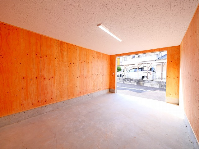 松田トランクルームⅢの内装|おしゃれな内装です