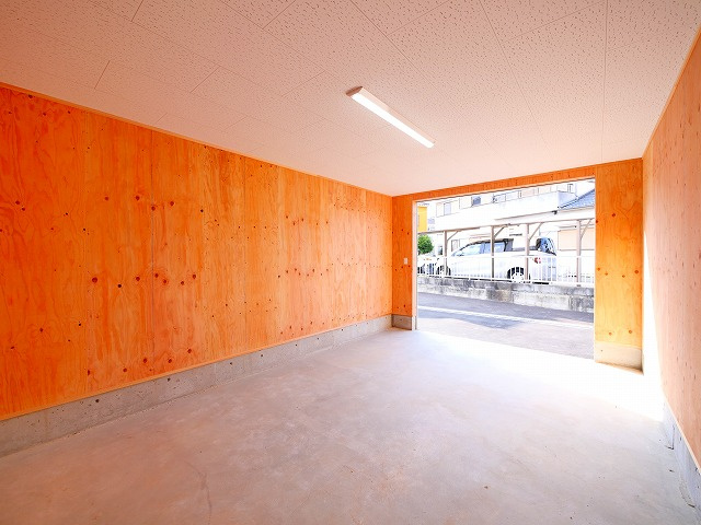 松田トランクルームⅢの内装|内装もきれいです