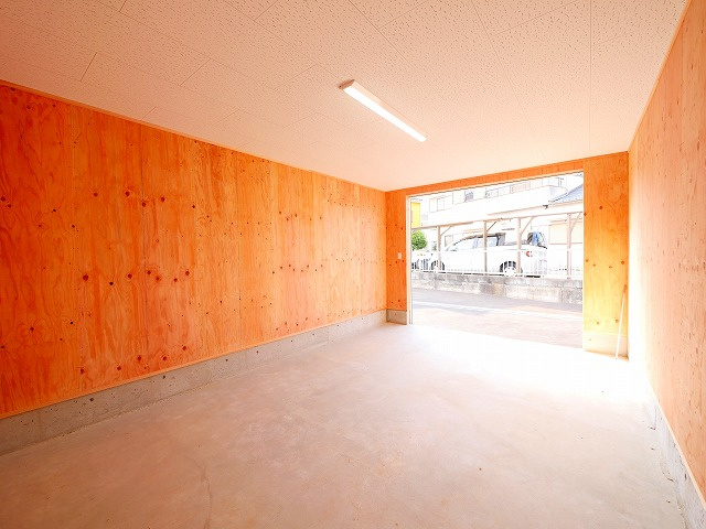 松田トランクルームⅢの内装|きれいな内装です