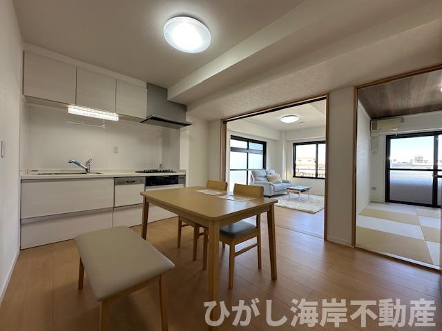 ライオンズマンション辻堂西海岸の居間・リビング|新規リフォーム完了！　7.2帖　DK