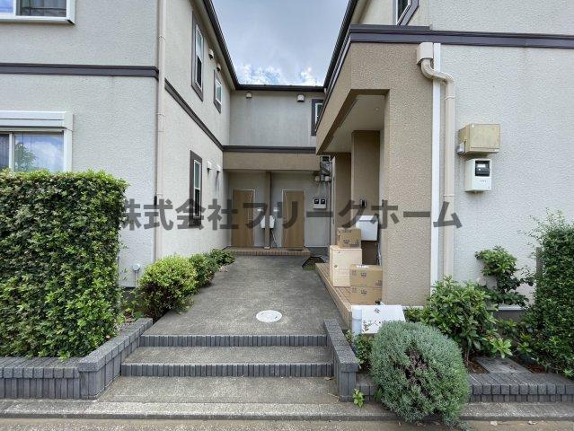 武蔵野市吉祥寺北町５丁目のアパートのエントランス