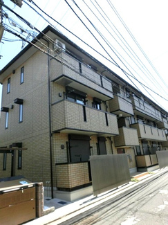 【外観】 | ブルーライン「新羽」駅まで徒歩4分！通勤通学はもちろん、お買い物やお出かけにもGood☆室内小型犬OKの3階建てアパートです♪