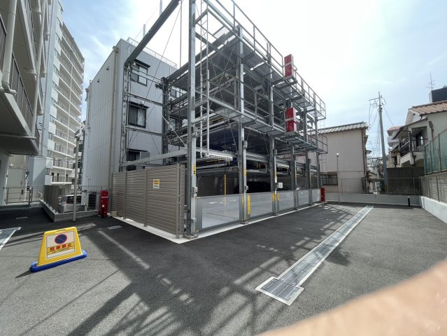 セレニテ神戸ミラクノールの駐車場