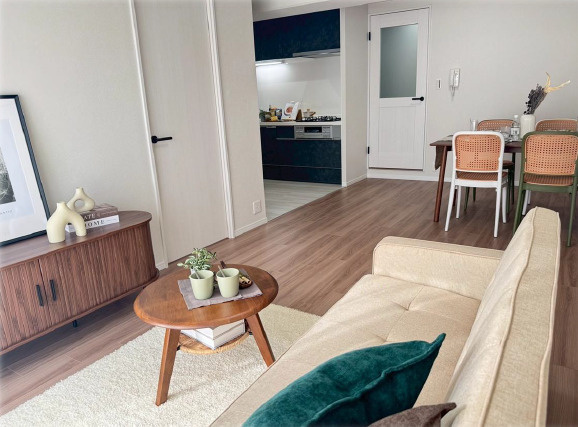 プリオーレ美山台壱番館の居間・リビング